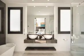 Beautiful Modern Villa 10 minutes from Marbella - Image 2