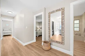 Newly renovated classic villa in exclusive neighborhood. - Image 4