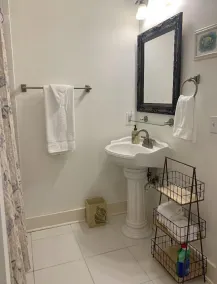 Three Bedroom, Sanitized, Pet Friendly Bungalow - Image 5