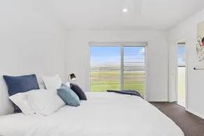 Sea View@Silver Sands - 8 Guests | 3 Bedrooms | 5 Beds | 2 Bathrooms - Master Bedroom: Queen bed, Bedroom 2: Queen bed, Bedroom 3: 2 Single beds and 1 Set of Bunk beds - Image 4