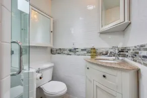 Sandcastle Hideaway, Dog Friendly, Designer Studio, Patio privé et parking! - Image 2
