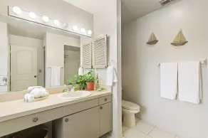 Siesta Key Serenity: Home with Heated Pool, Pond View Oasis in Heart of Sarasota - Image 3