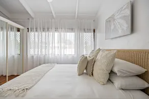 Chic 2-Bed Cabin-Style Home by Mooloolaba Beach - Image 5