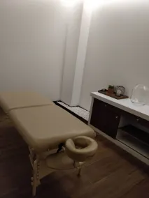 1BR apt high speed WiFi , minimalist chic decor, with all the amenities - Image 2