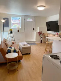 Beautiful 1Br Condo at Cozy & Safe Neighbourhood - Image 4