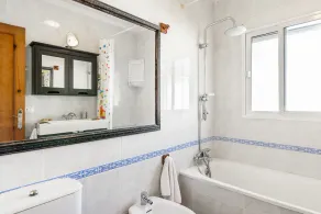 Chalet with air conditioning, pool, terrace, garden & Wi-Fi; pets welcome - Image 2