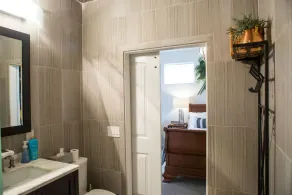 Midtown Detached Studio Cottage. Entrée privée et parking couvert - Image 5
