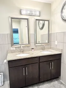 Beautifully Renovated House 10 mins from Downtown - Image 5