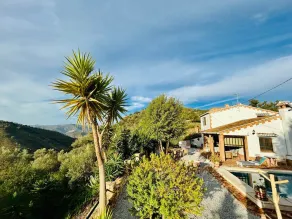 Spacious Detached Villa With Private Floodlit Pool - Image 5