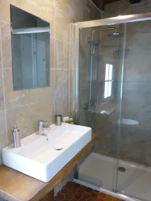 Atemberaubendes Bauernhaus aus dem 15. Jahrhundert mit Infinity-Pool auf privatem Grundstück - Image 4