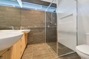Divine on Dudley - Modern Home in Excellent Location - Image 5