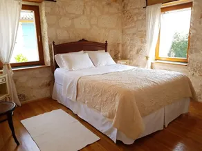 2B Entire Holiday Home. Pool, Parking, Pergola, Private. Quiet Village Location. - Image 5