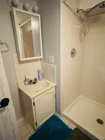 Exquisite Getaway Basement Suite in Serene Glenview - Image 3