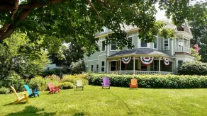 A cozy 2nd Floor Queen B&B guestroom in Downtown Shelburne - Delicious Breakfasts! TRA - Image 4