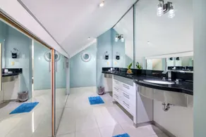 Precioso apartamento de lujo frente al mar Propiedad Montego Bay - Image 3