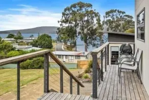 Cottage on Chapman, beautiful Bay Views - Image 5