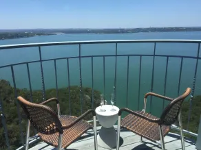 Romantiska slott / Winehouse ~ Högt över Lake Travis! - Image 5