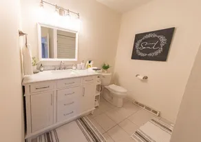 Chic Townhouse Near SPAC, Restaurants, 3 bedrooms, King Beds, Pet Friendly - Image 5