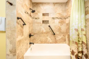 Ocean Front, Ground Level 1 Bedroom with King, Sleeps 4, with Cold AC - Image 2