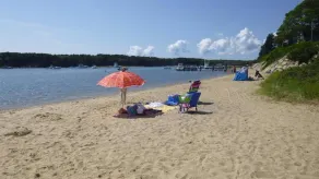 Modernes Cape Cod Haus in lebhafter Strandgemeinde - wenige Schritte zum Strand; Poolzugang!! - Image 3