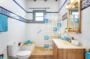 Villa Colmena by Villa Plus - Image 3