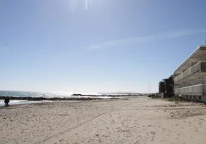 Waterfront studio, sea view 1st line beach - Image 3