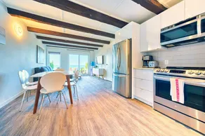 Suite 210: Beautiful 3-Bedroom Beachfront Townhouse - Image 5