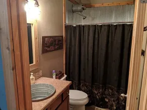 Rustic Lodge within 10 minutes of town - Image 4
