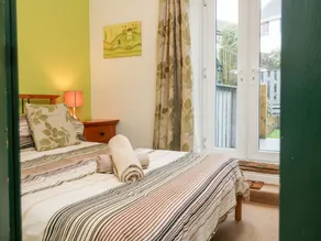 THE OLD POLICE HOUSE, pet friendly, with a garden in Braunton - Image 4