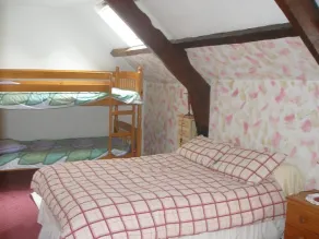 Riverside cottage in Medieval Josselin, great for sightseeing or relaxing - Image 5