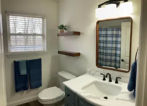 Hill Top Heaven Lake House - Sleeps 26 in beds - 3.5 baths - 1 Mi to Marina! - Image 5