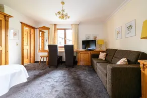Montfort - Image 3