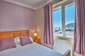 Une belle maison de ville de trois chambres sur l'esplanade de Shanklin avec 15% de réduction sur le voyage en ferry - Image 3