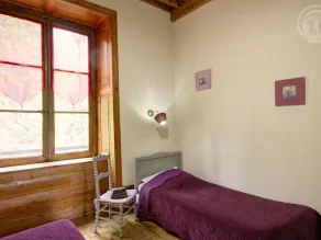 Gîte de charme avec boiseries, cheminée et jardin fleuri à Sauvain - Image 3