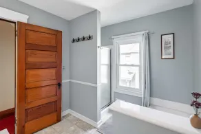 Walk to Downtown Kent - 3 BR House w Patio & Yard - Image 4