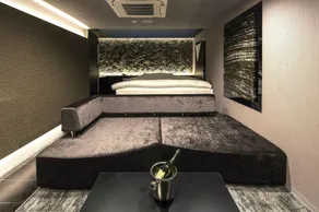 HOTEL THE Grandee Shinsaibashi Namba - Image 3