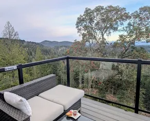 Entire room. Ocean,mountain view, hot tub,garden,deck,next to Mount Maxwell park - Image 5