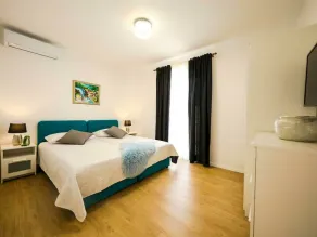 Villa With Private Pool and Terrace - Image 4
