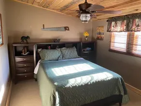 Fall Getaway Camp Sideways Sleeps 6 · 3BR 1BA · Hot Tub Fire Pit Grill Fireplace - Image 5