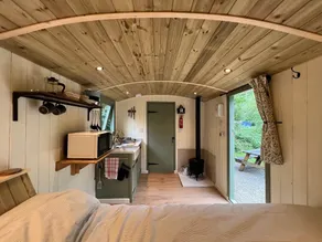 The Red Kite Shepherd's Hut - Image 3