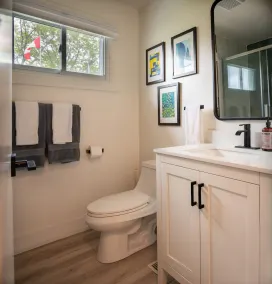 Newly-Renovated, 3-Bedroom Cottage + Bunkie, Steps to Private Beach, Grand Bend! - Image 4