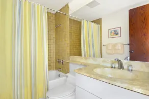 Kauai Beach Villas, Walk to beach, FREE PARKING - Image 2