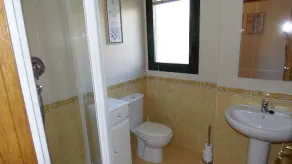 Fantastique appartement de 2 chambres à distance de marche de la plage - Image 3