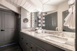 Luxury 2-level Alpine Abode w/ hot tub + sauna access, very close to Gondola One - Image 5