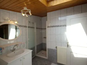 Rustikales Haus mit Garten in Aveizieux, Haustiere erlaubt - Image 2