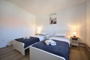 Spacious apartment with private pool - Image 2