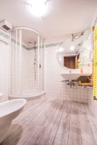A Few Steps to The Duomo Upscale 2BD Apt - Image 4