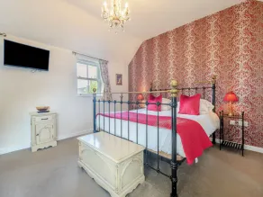 2 bedroom accommodation in Wimborne - Image 4