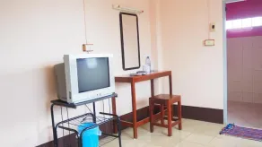 Charinsup Hotel - Image 2