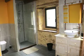 Large, charming stone house in a quiet location with a spectacular view - Image 3
